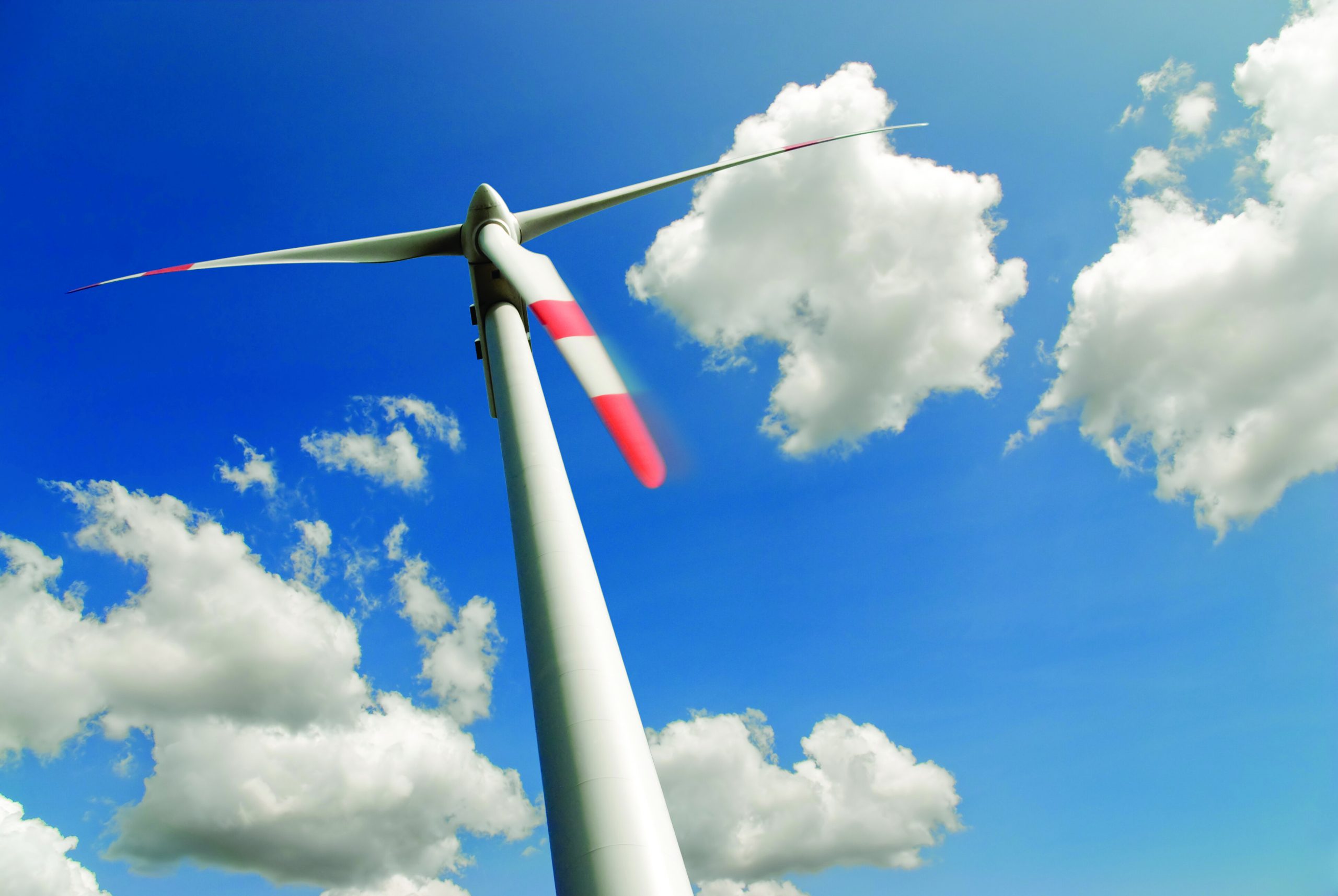 Bearing and gearbox failures: Challenge to wind turbines