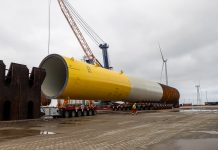 Mammoet manages lifting, moving offshore components