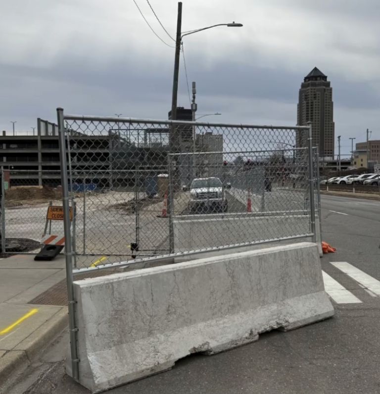 Des Moines site uses barriers made from recycled blades